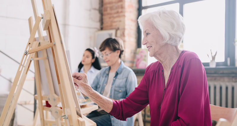 women painting