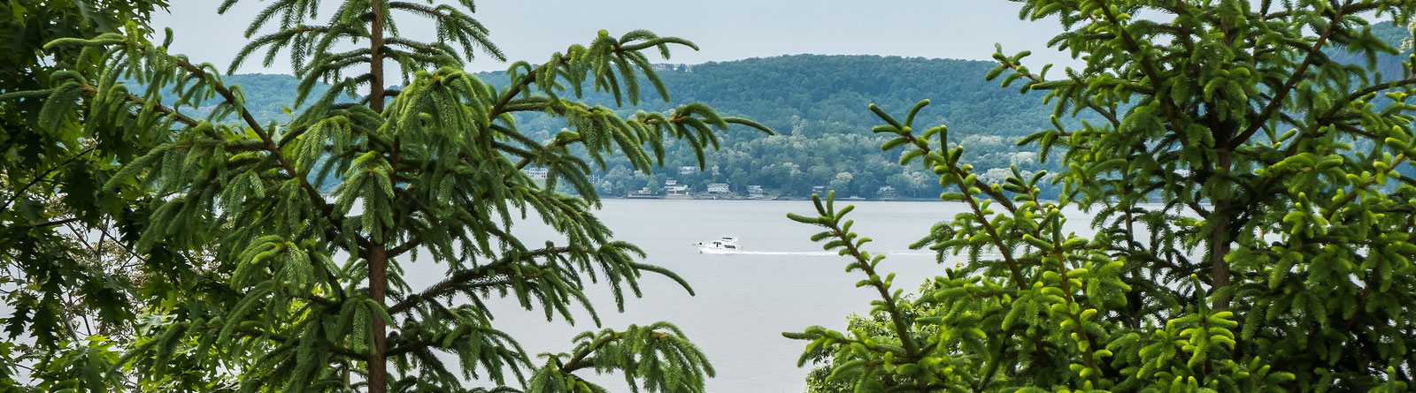 boat on the hudson river